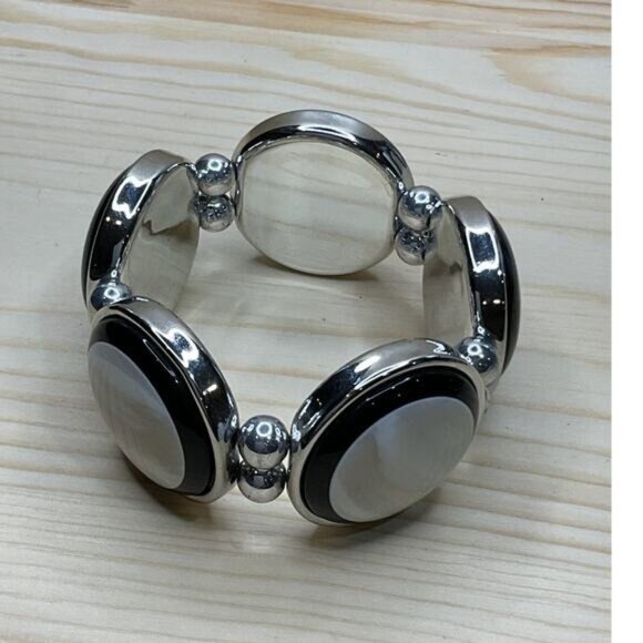 Silver & Black Oval Beaded Bracelet With White Accents - Picture 4 of 6